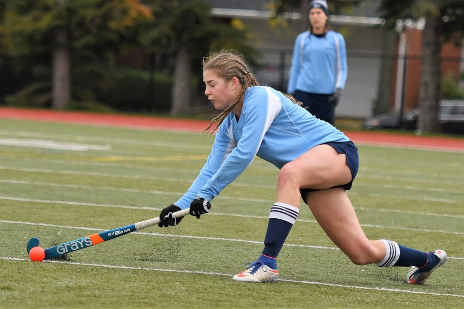 Female hockey on the grass