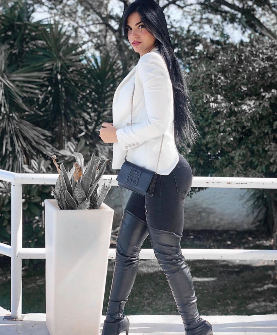 Model Plus Saise Stefani Gonsales