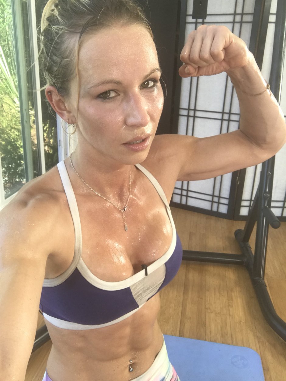 Zuzana Pressova Naked TV presenter