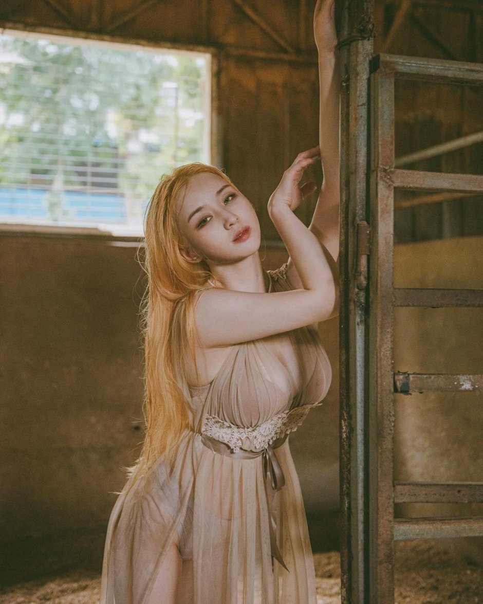 Eunji PyoApple cosplay
