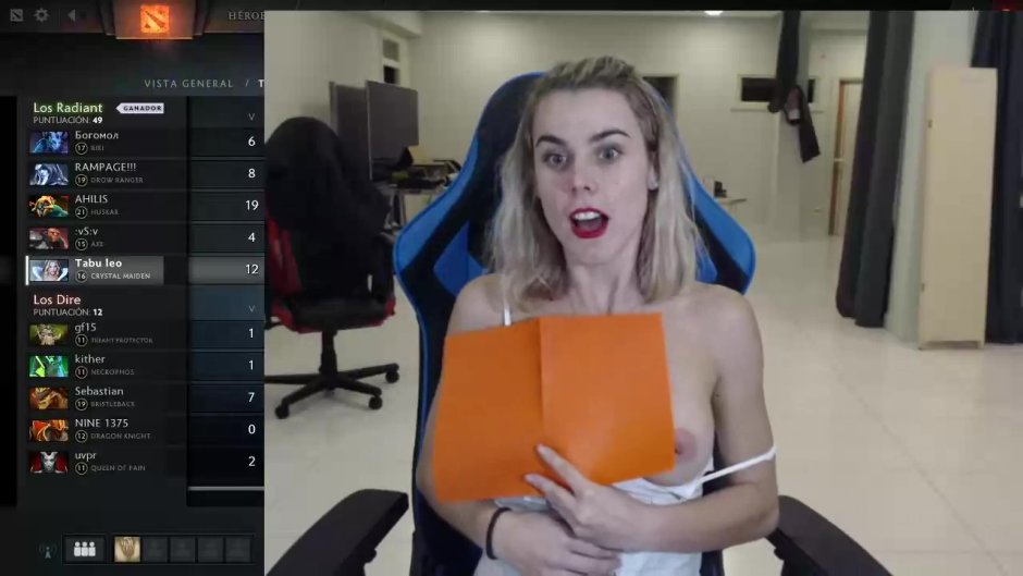 Naked bloggers and streamers