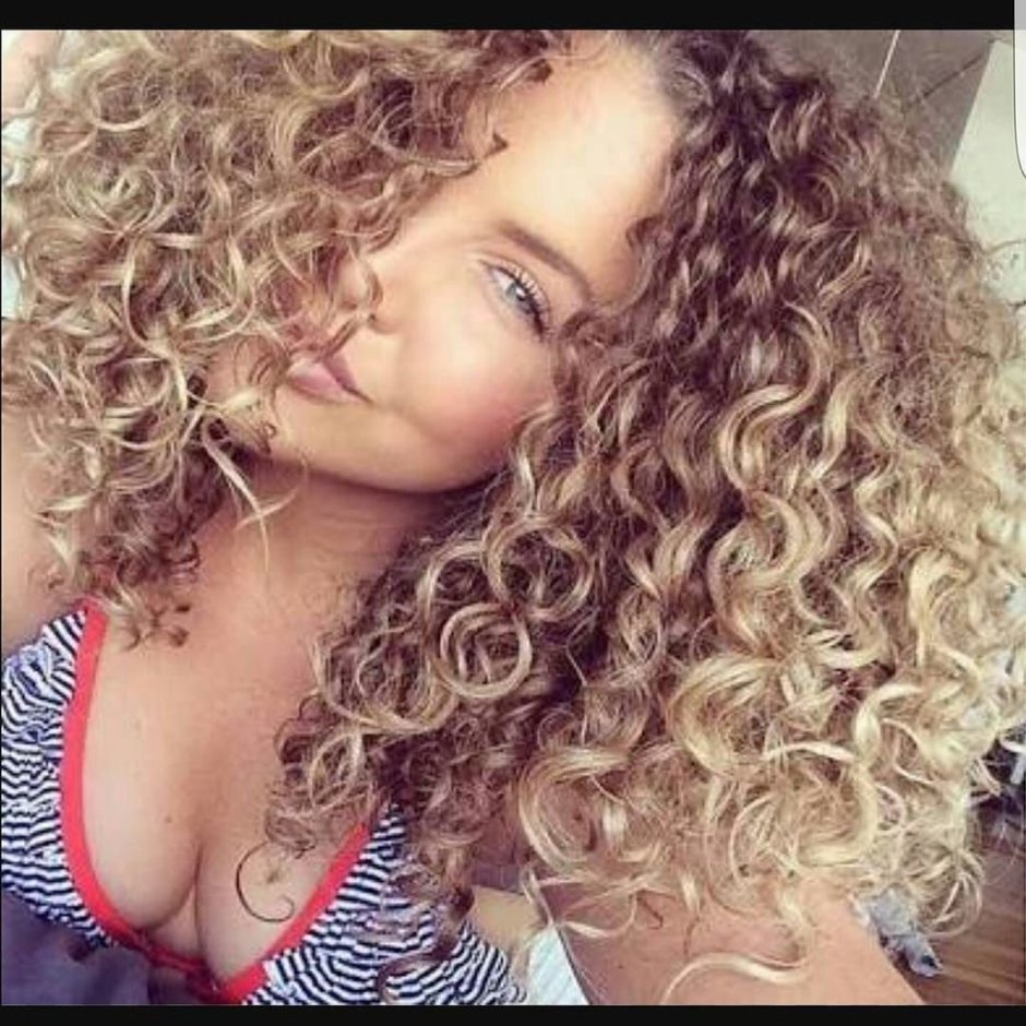 Curly brunette from the back