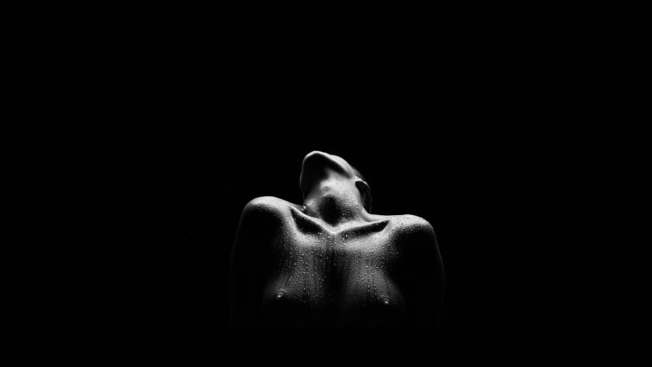 Erotic screensavers on the desktop