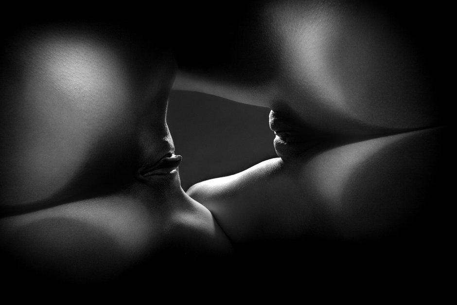 Erotic screensavers on the desktop