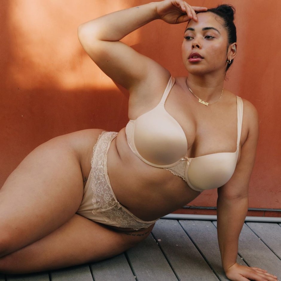Alicia Castro Plus Saiz 18