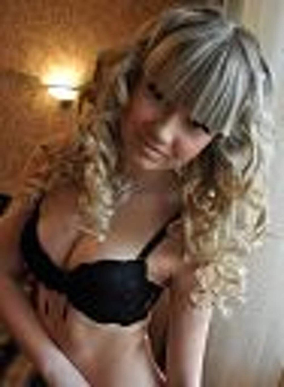 Home photo shoot of a young girl