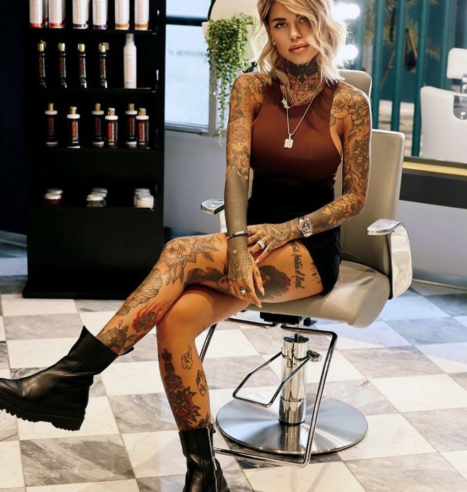Zoe Christopholi 18/+