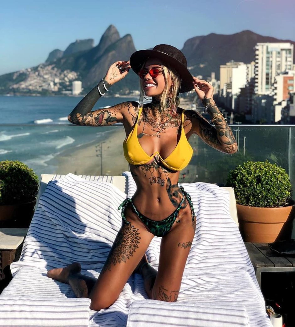 Zoe Christopholi 18/+