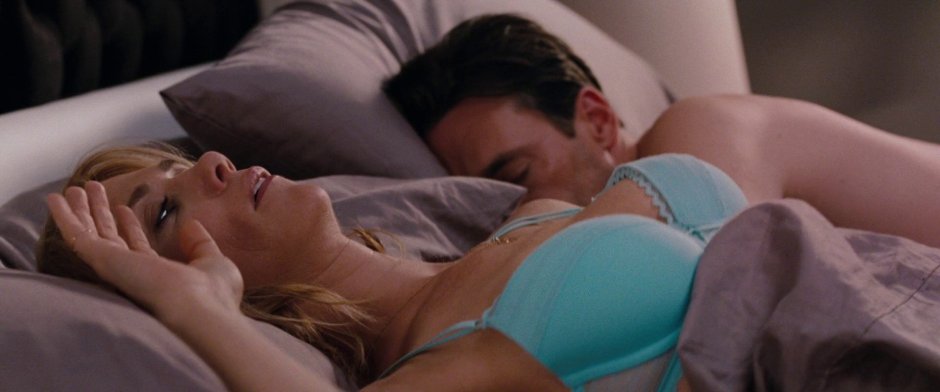 Kristen WiG bed scenes