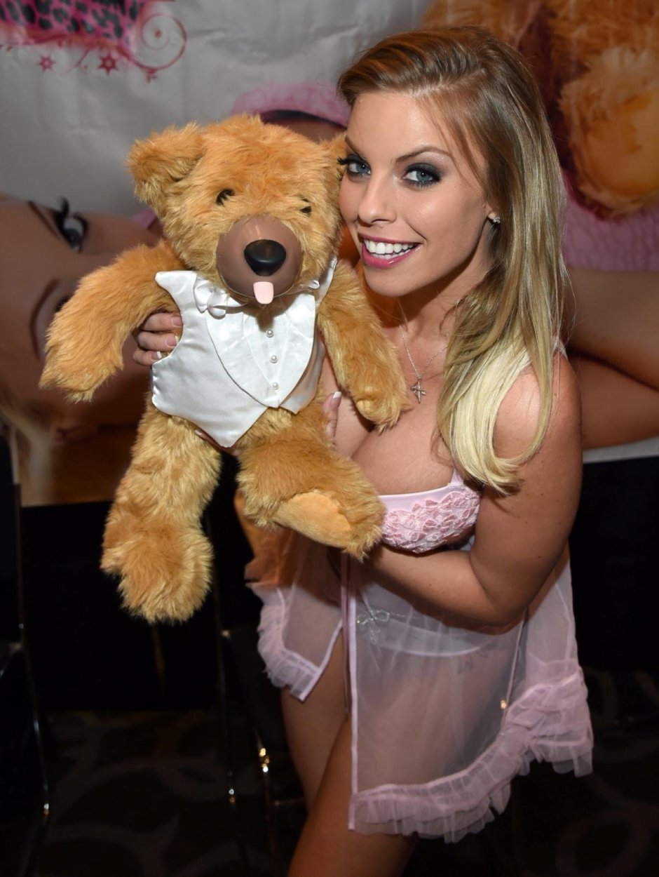 Britney Amber