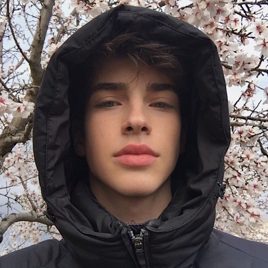 Manu Rios 2020 Selfies