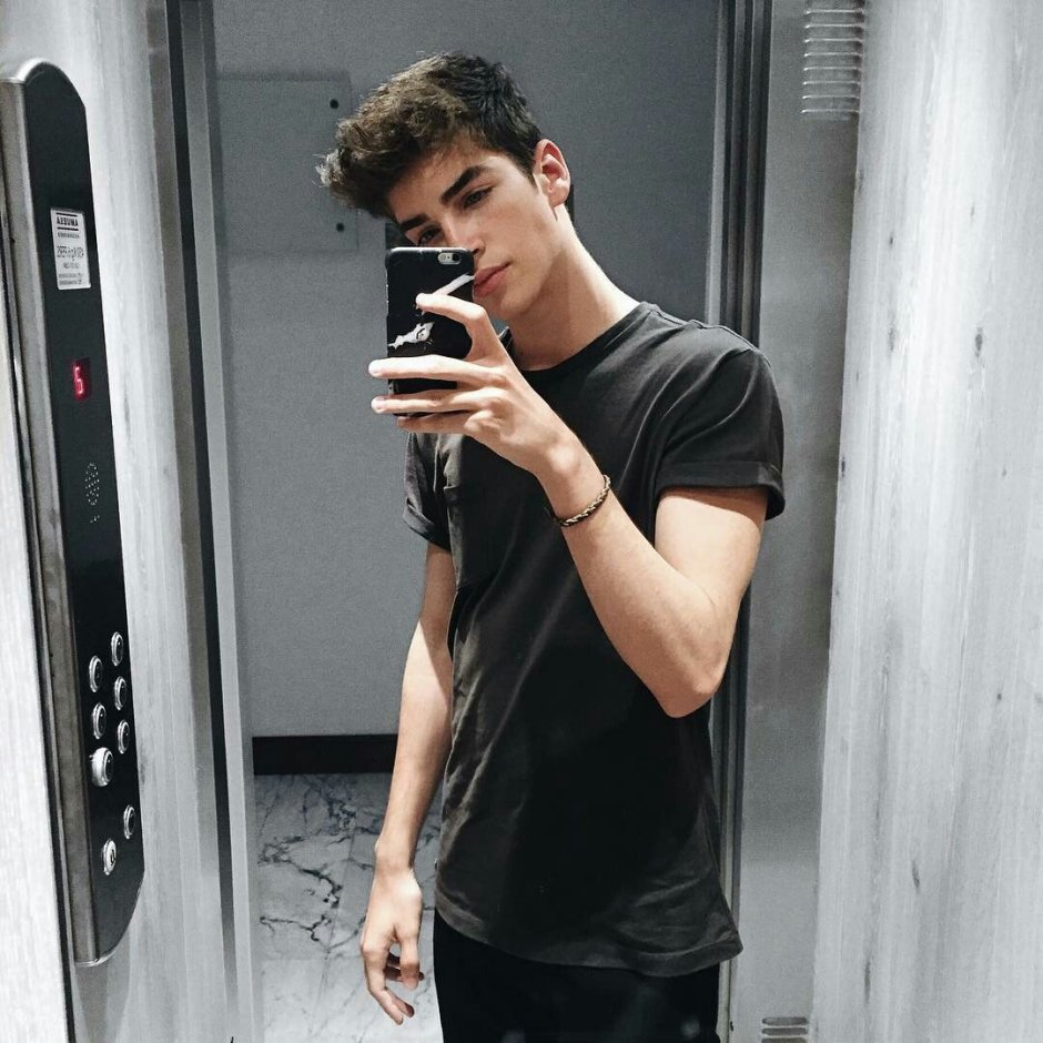 Manu Rios Body