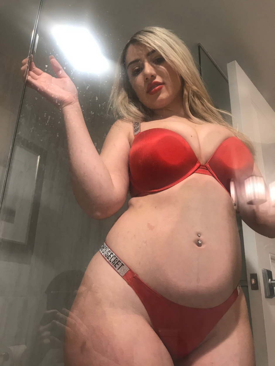 Fat girls weighing 200 kg