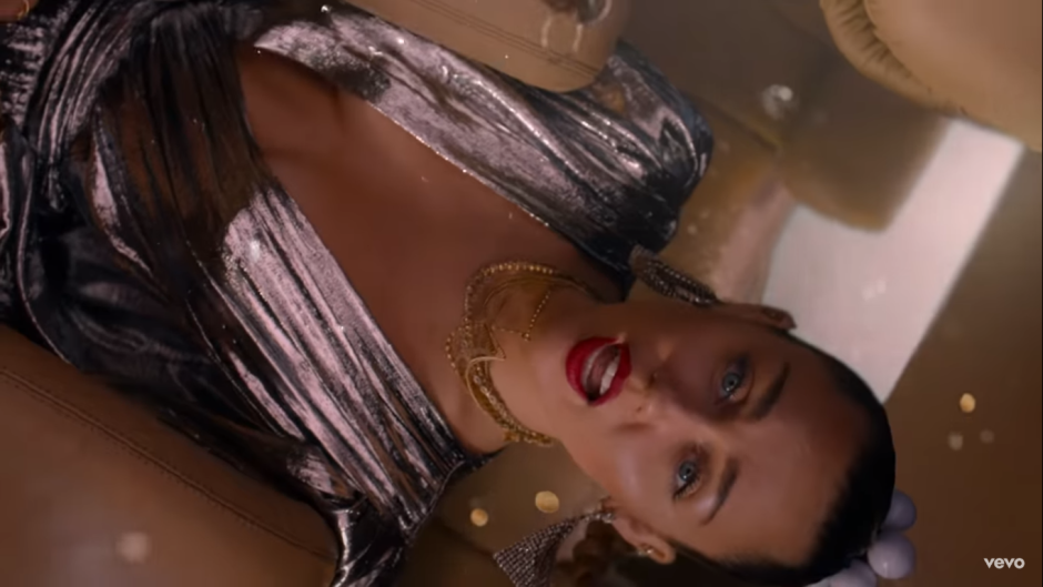 Miley Cyrus Nothing Breaks