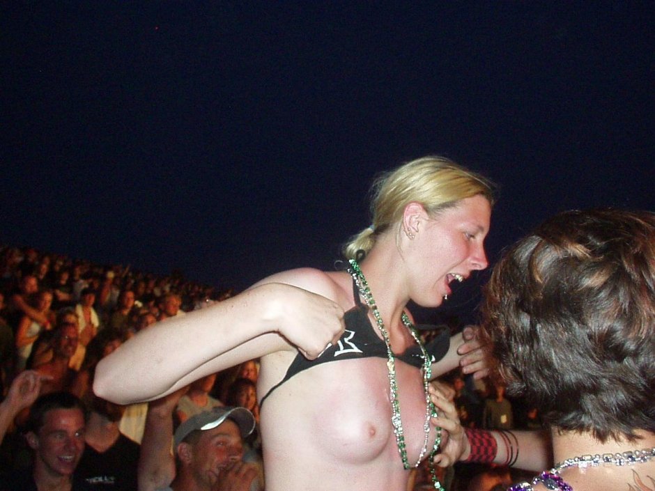 Michaela Shefer on stage naked