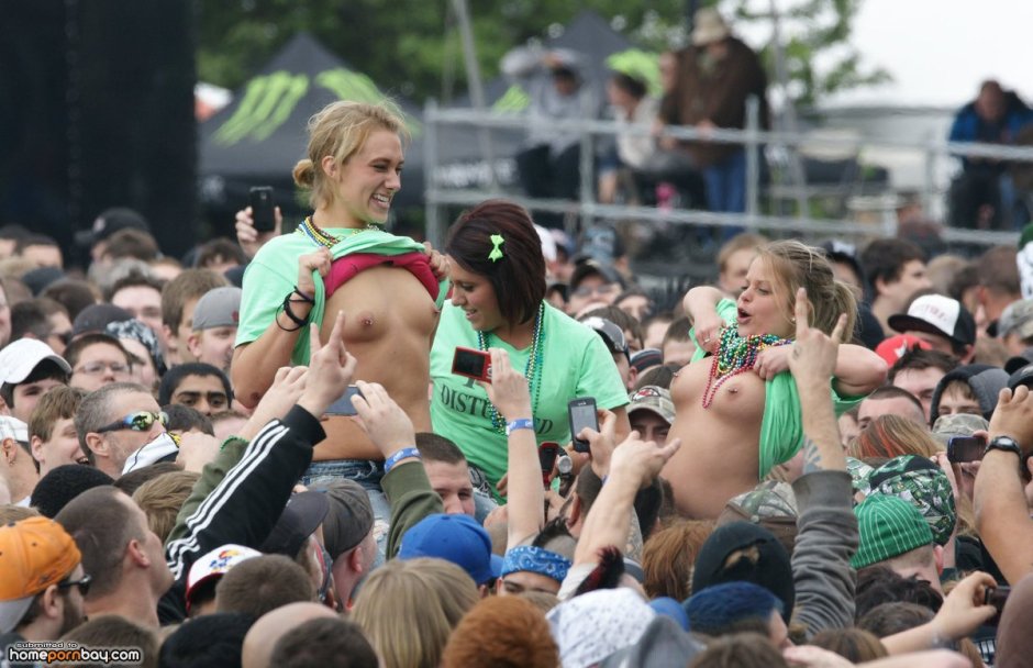 Naked fans for rock concerts