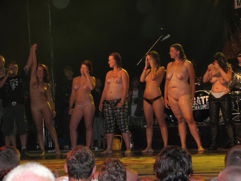 Celebrities Naked at the concert