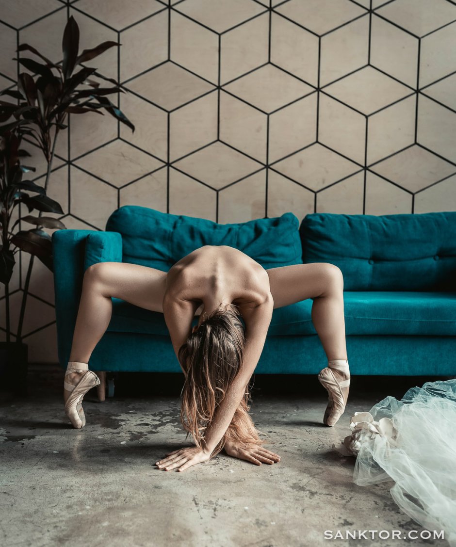 Anastasia Sosidko Nude Ballerina, Stretching