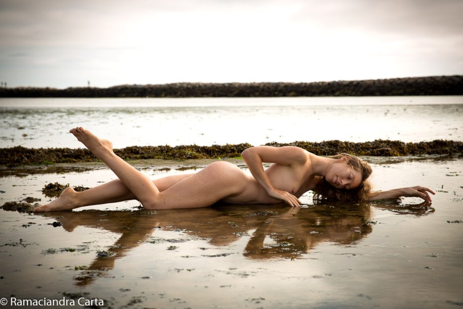 Naked red Tamilla in the PHOTO FILL