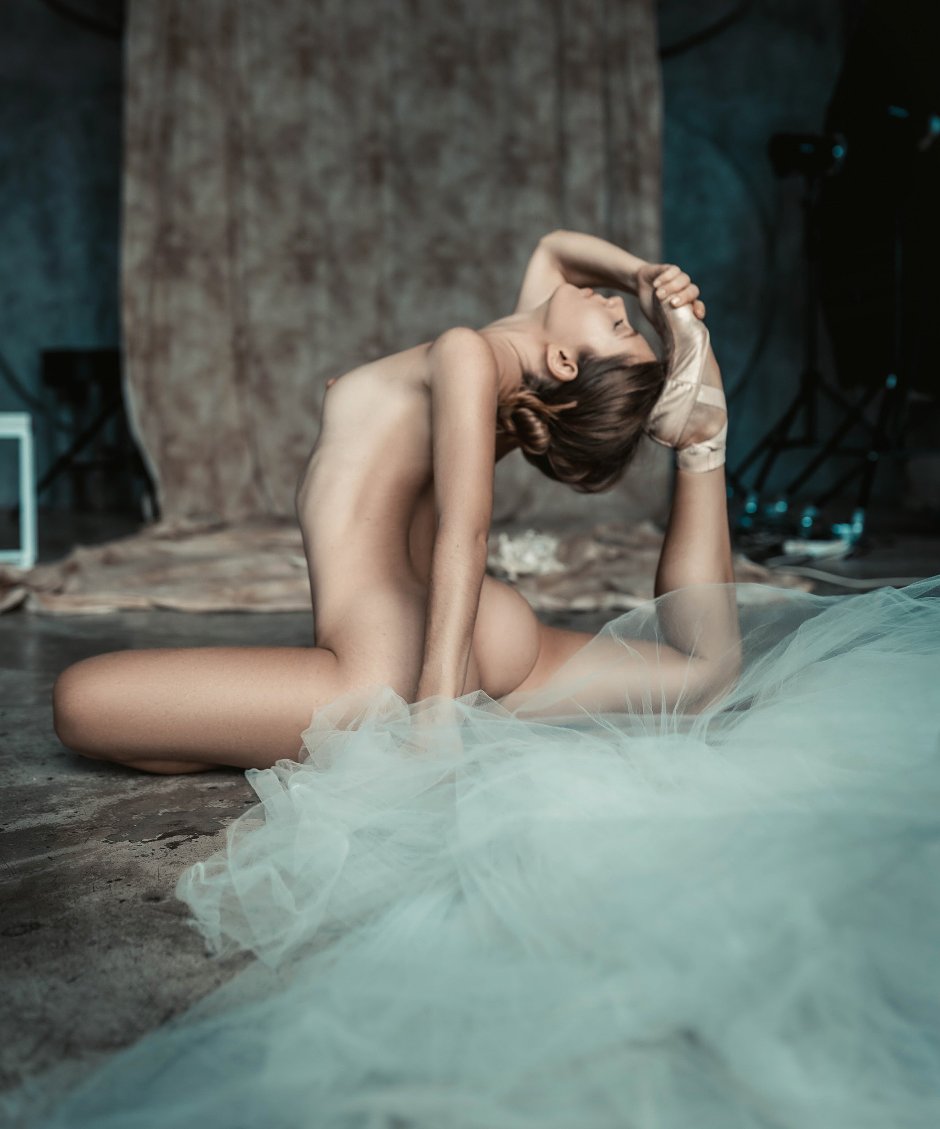 Many naked women and men