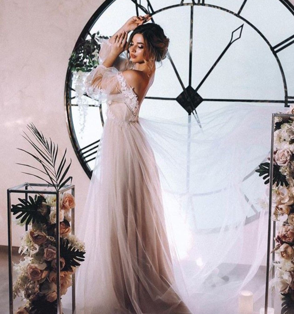 Ani Pokrov's dress
