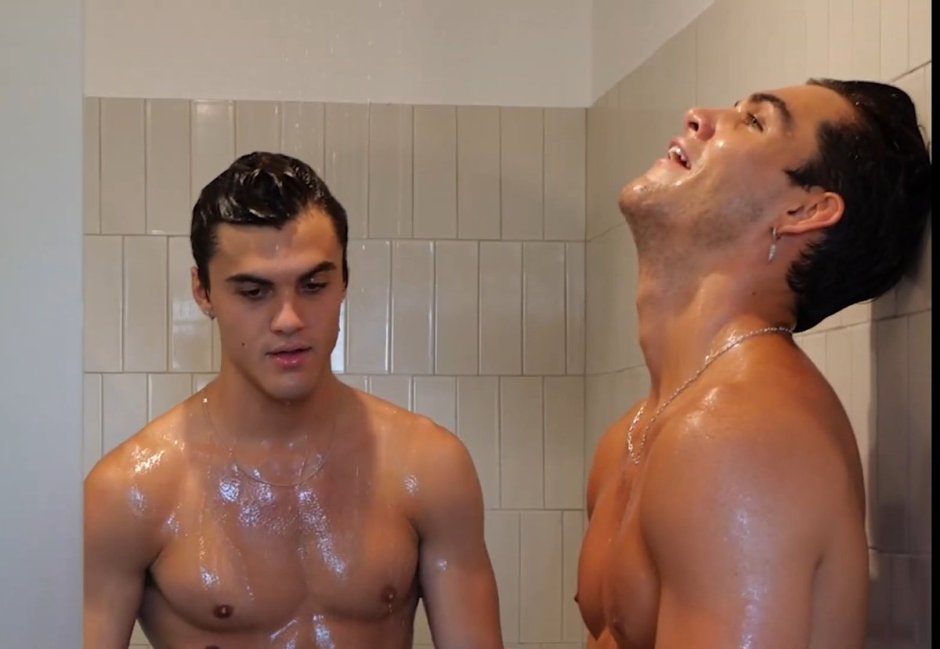 Grayson Fin Naked