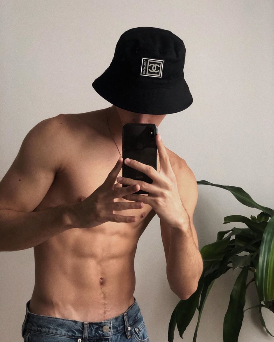 Manu Rios bed scenes