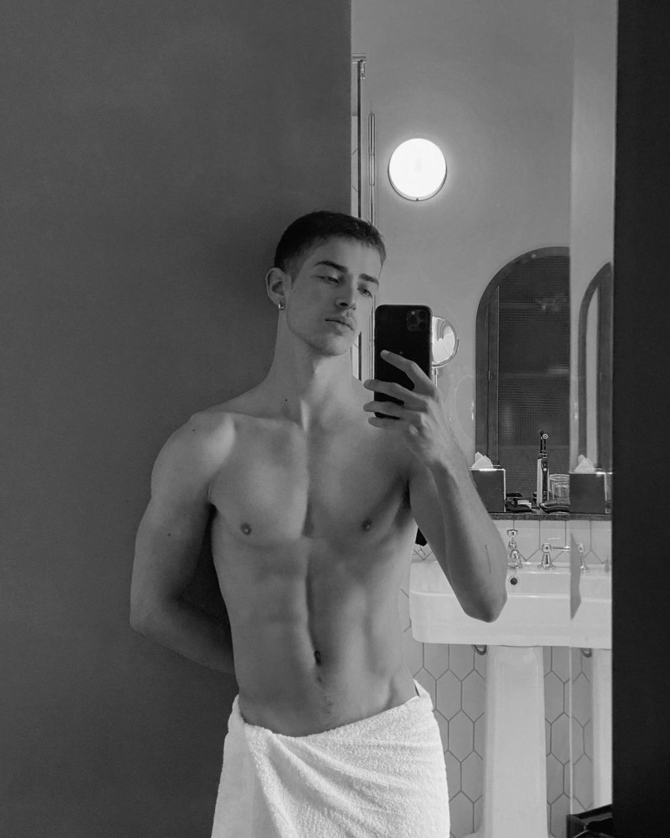 Manu Rios +18