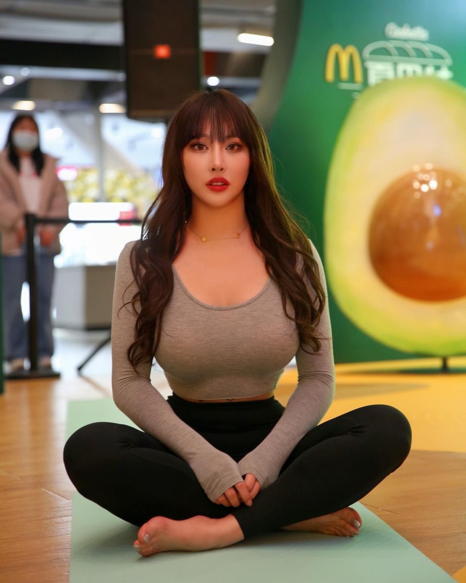 Fat Asian in mini