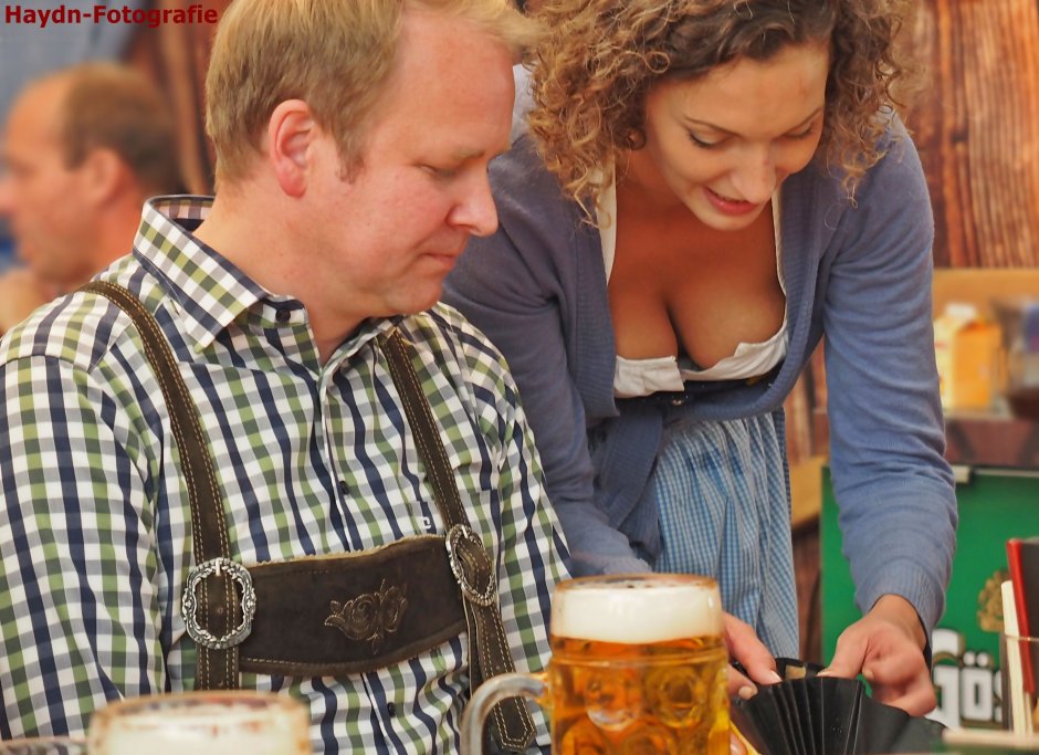 Dirndl widow