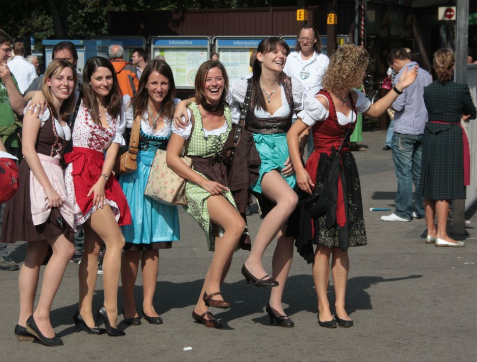 Octoberfest Dancing