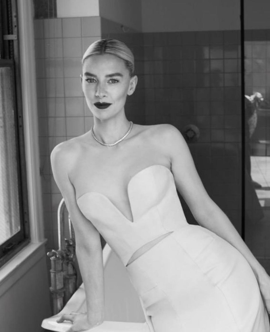 Vanessa Kirby Legs