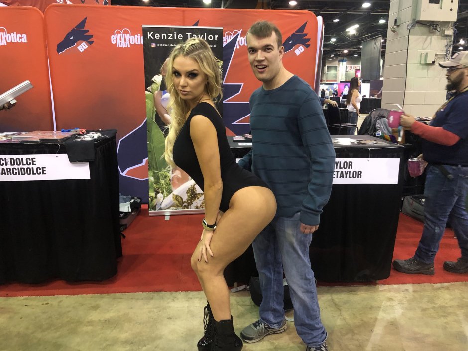 Ailen Taylor in jeans