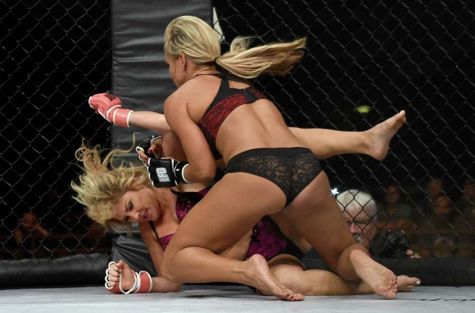Women's battles Christie Ricci