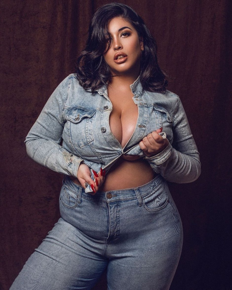 Natalia Lausano in jeans