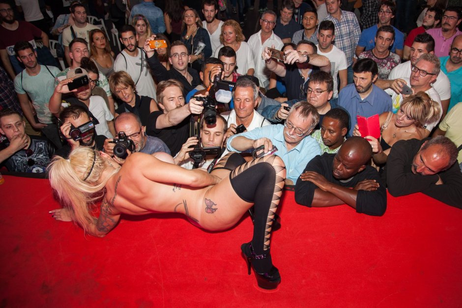 Festival Berning Menhm naked
