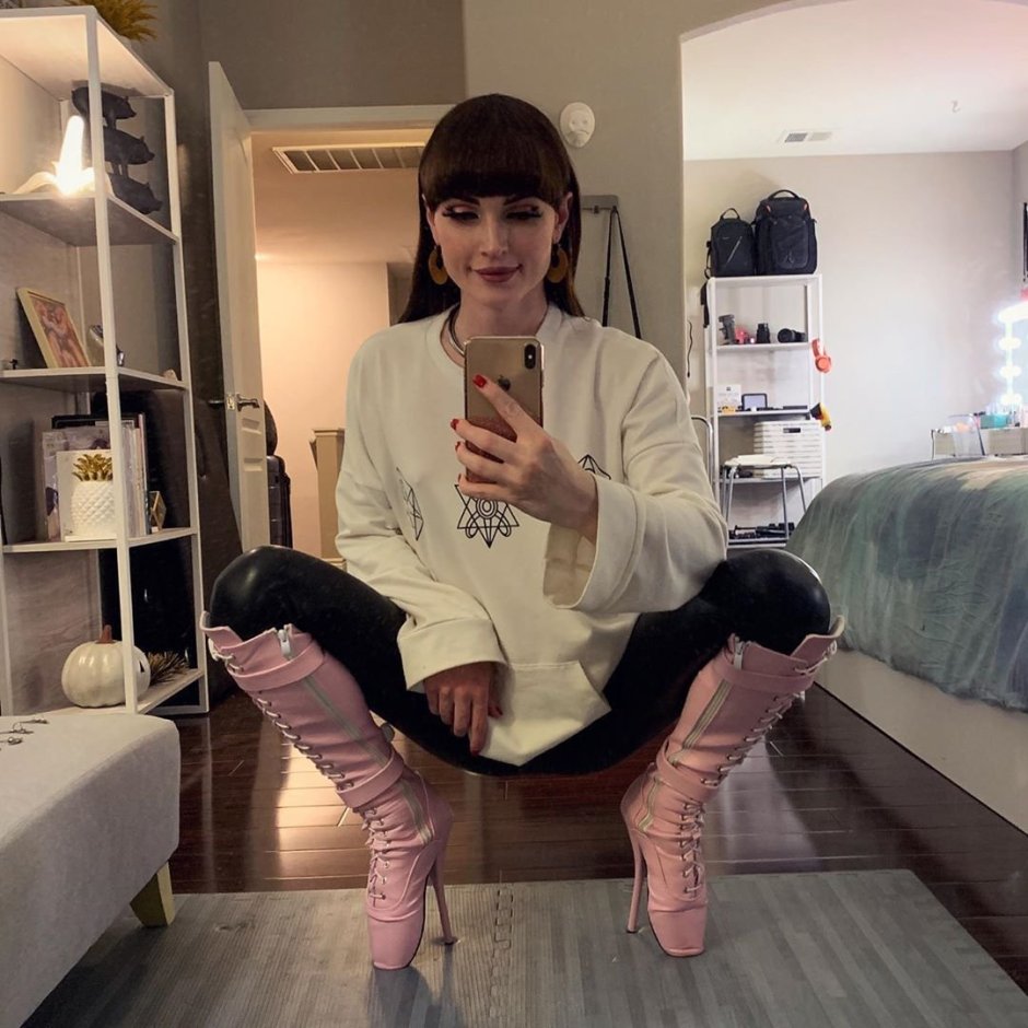 Natalie Mars (Natalie Mars)