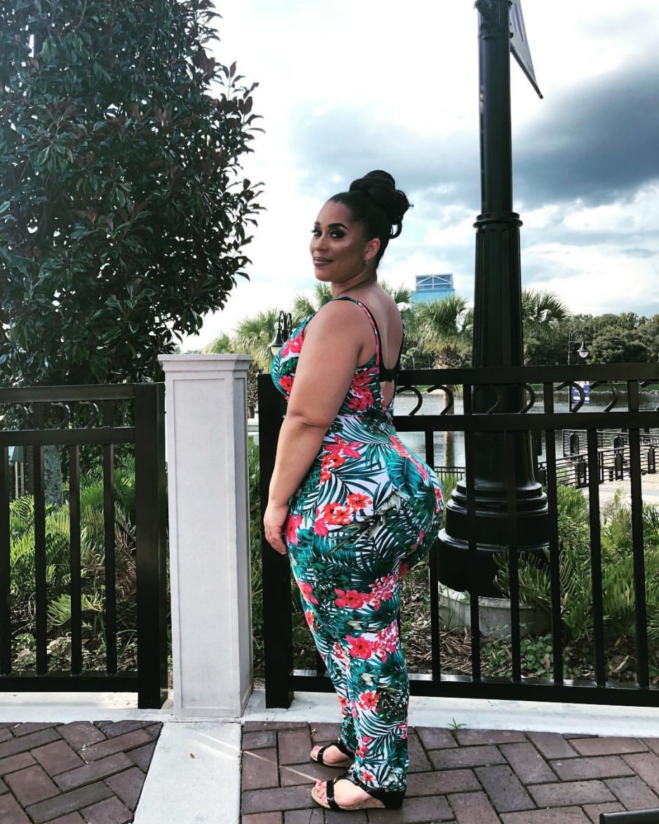 Sarah Mirabelli ass ero