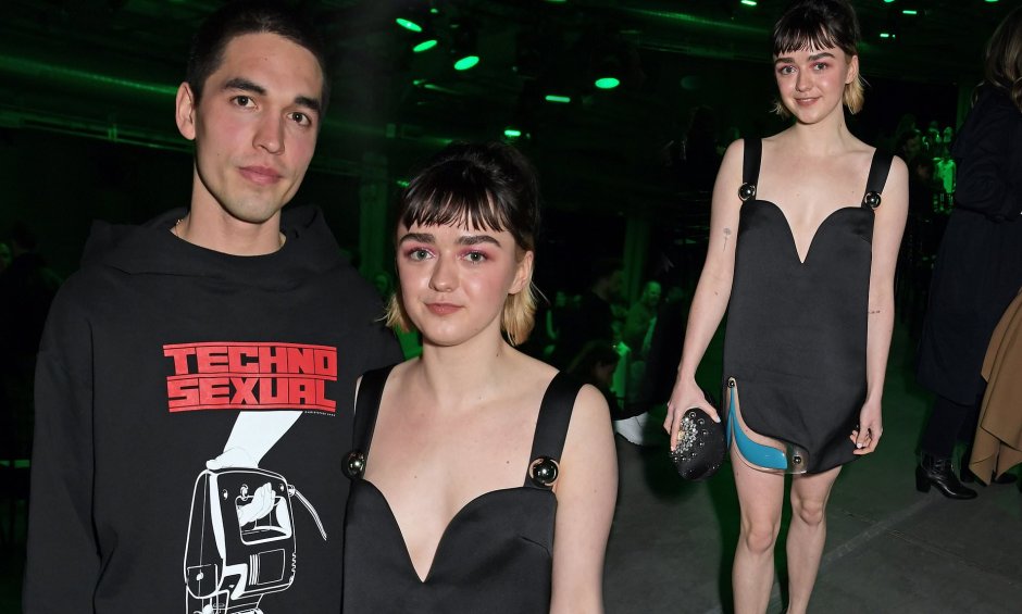 Maisie Williams Toples Pistols
