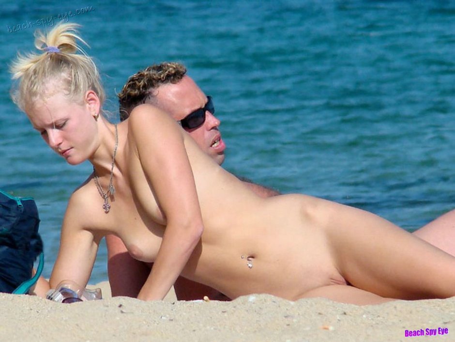 Women sunbathe without panties