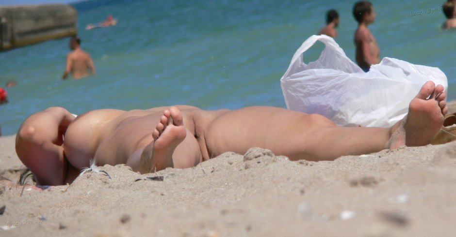 Women naked hidden camera beach