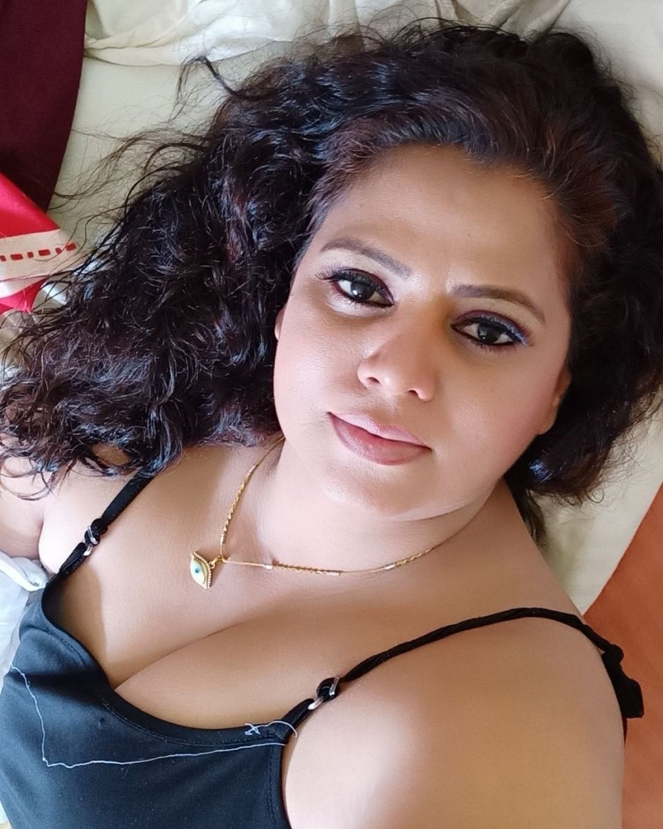 Pakistani Aunty Desi breasts
