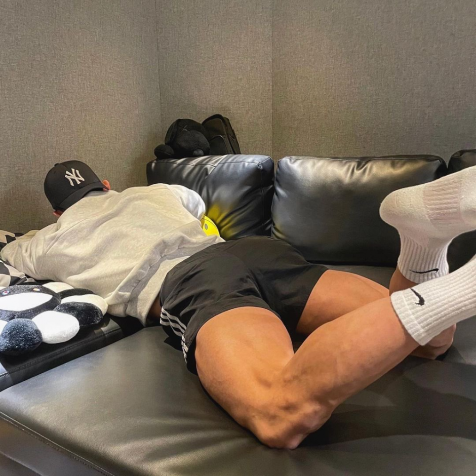 Wonho on the bed