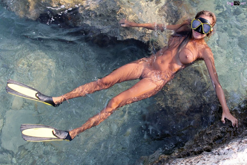 Naked beautiful divers