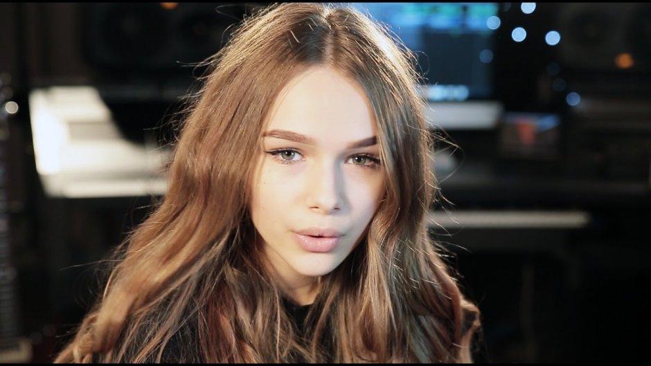 Eva Timush 00
