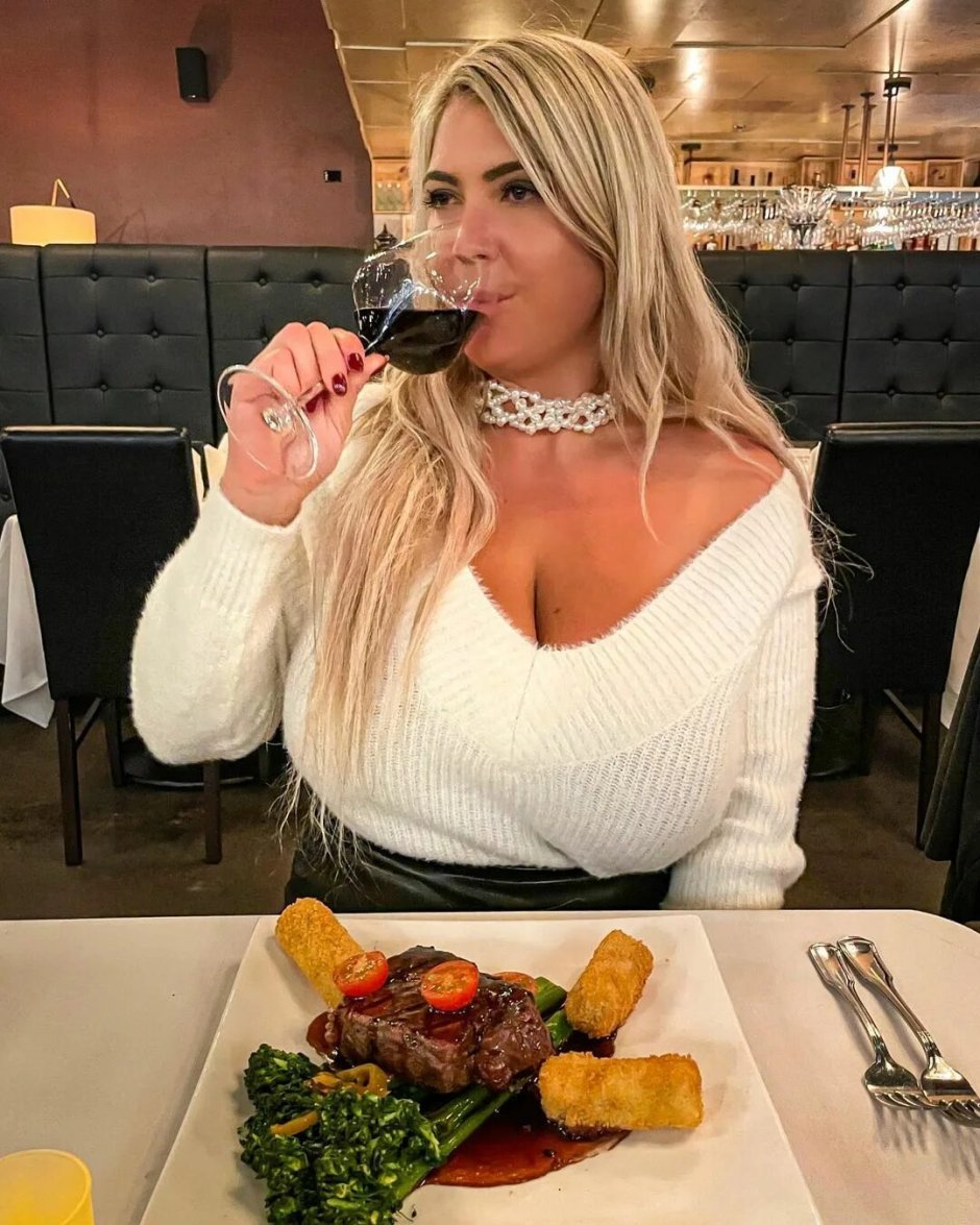 Christina Travelinghoppy