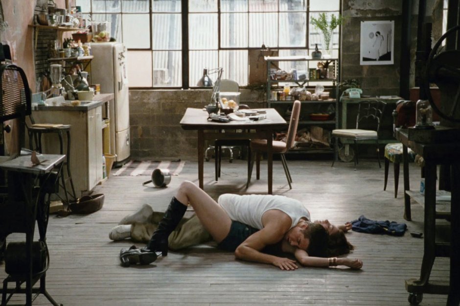 Love and other medicines Anne Hathaway 18