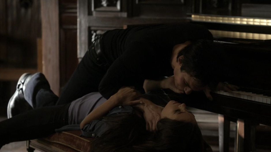 Katherine and Damon bedding