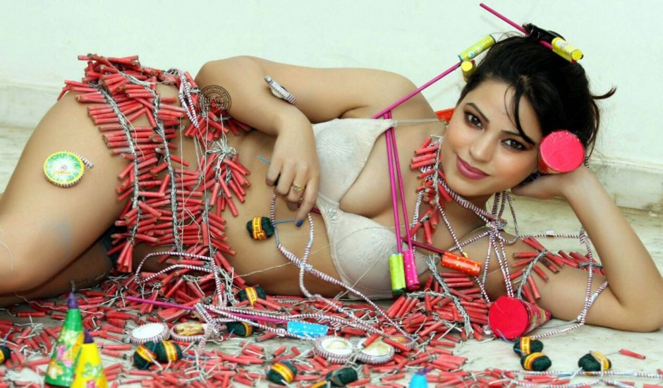 Anushka Shetty Hot Navel
