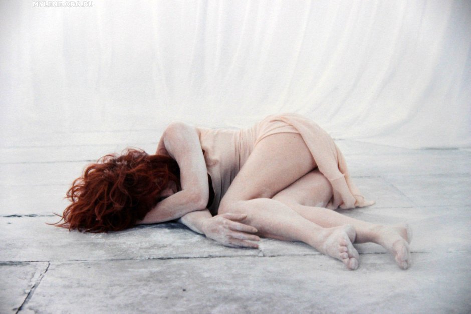 Mylene Farmer in stockings